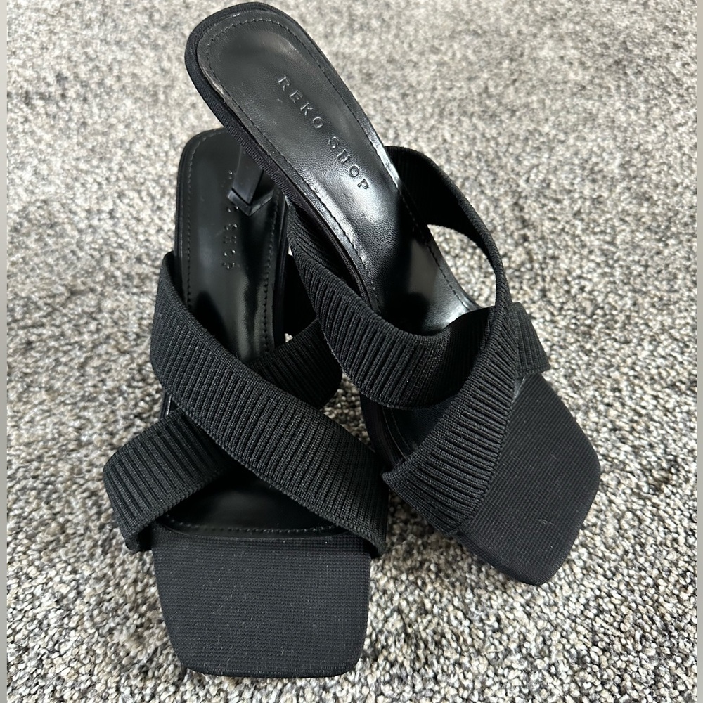 Reko Shop Women’s Sandals With 2.5” Heel
Size 36 (6.5) Gently Used